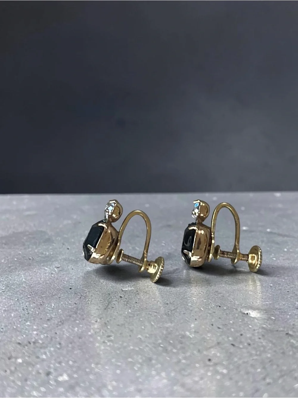 Vintage Black & Clear Glass Screw Back Gold Tone Prong Set Earrings